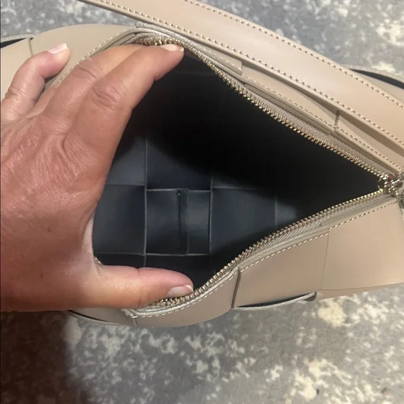 Isadora Genuine Leather Chic Beige Woven Shoulder Bag - Picture 5 of 5